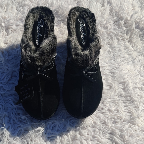 Skechers genuine leather mules with faux fur new without box - Picture 2 of 5